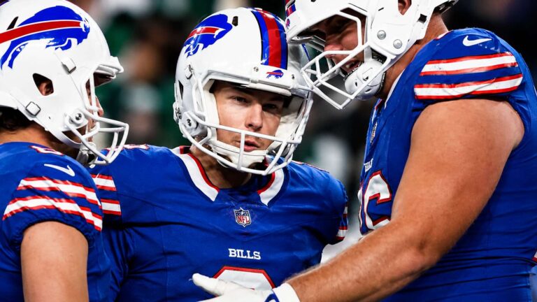 Buffalo Bills special teams unit practicing during training camp